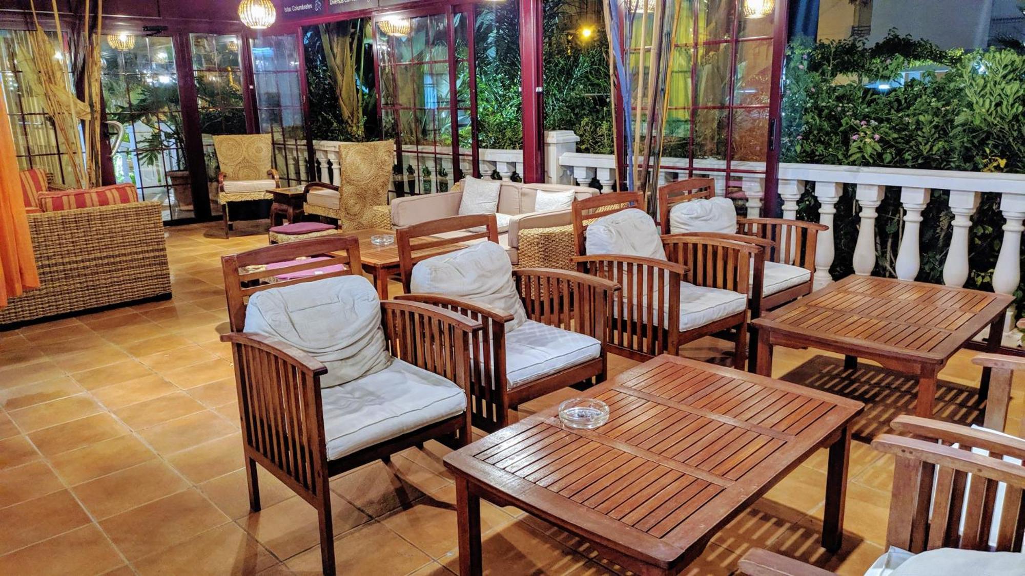 蒙特利尔酒店 贝尼卡西姆 外观 照片